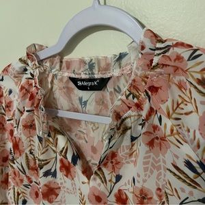 Floral V-neck Blouse